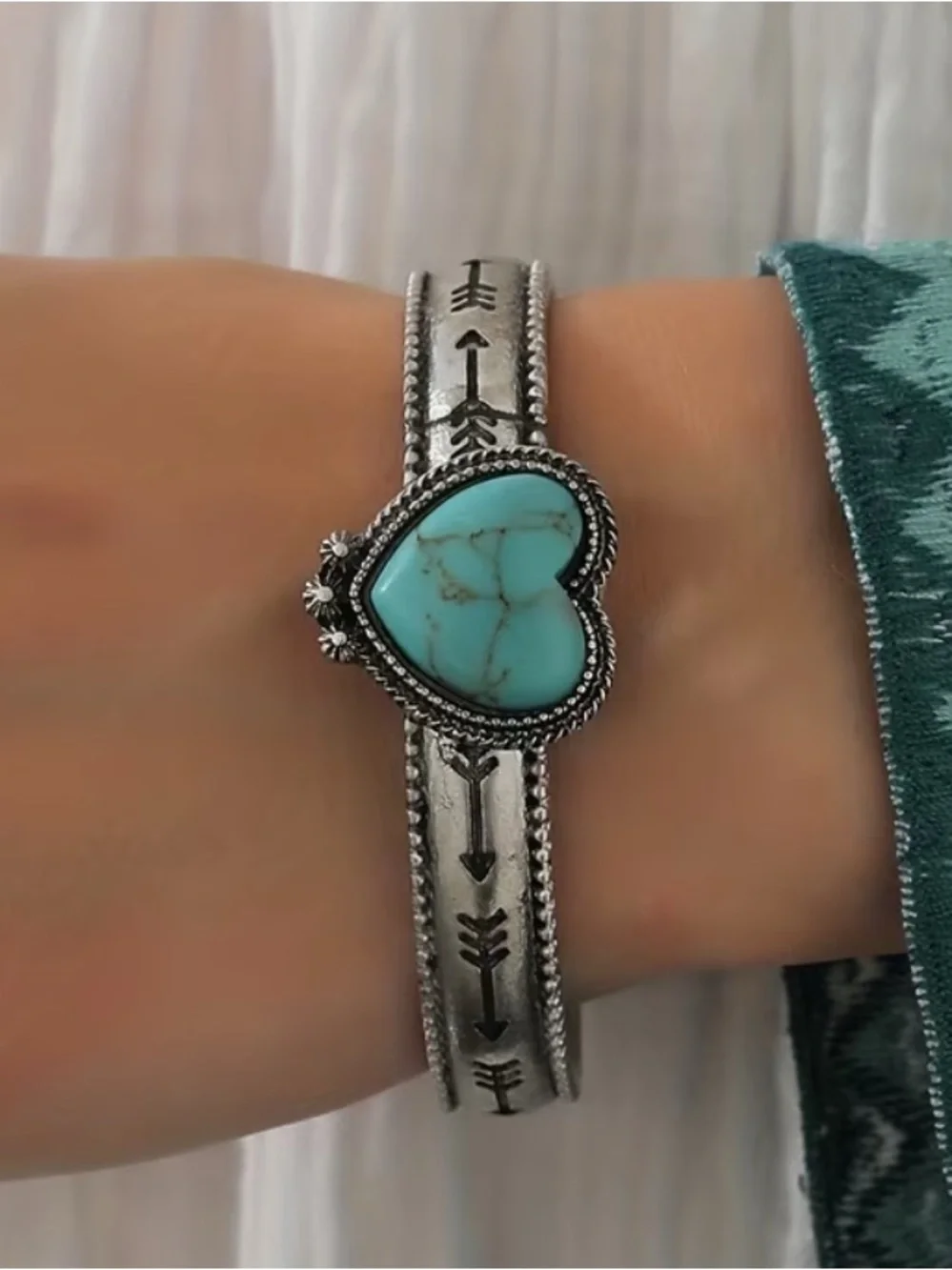 WESTERN Faux Turquoise Heart Silver-Tone Arrow Cuff Bracelet